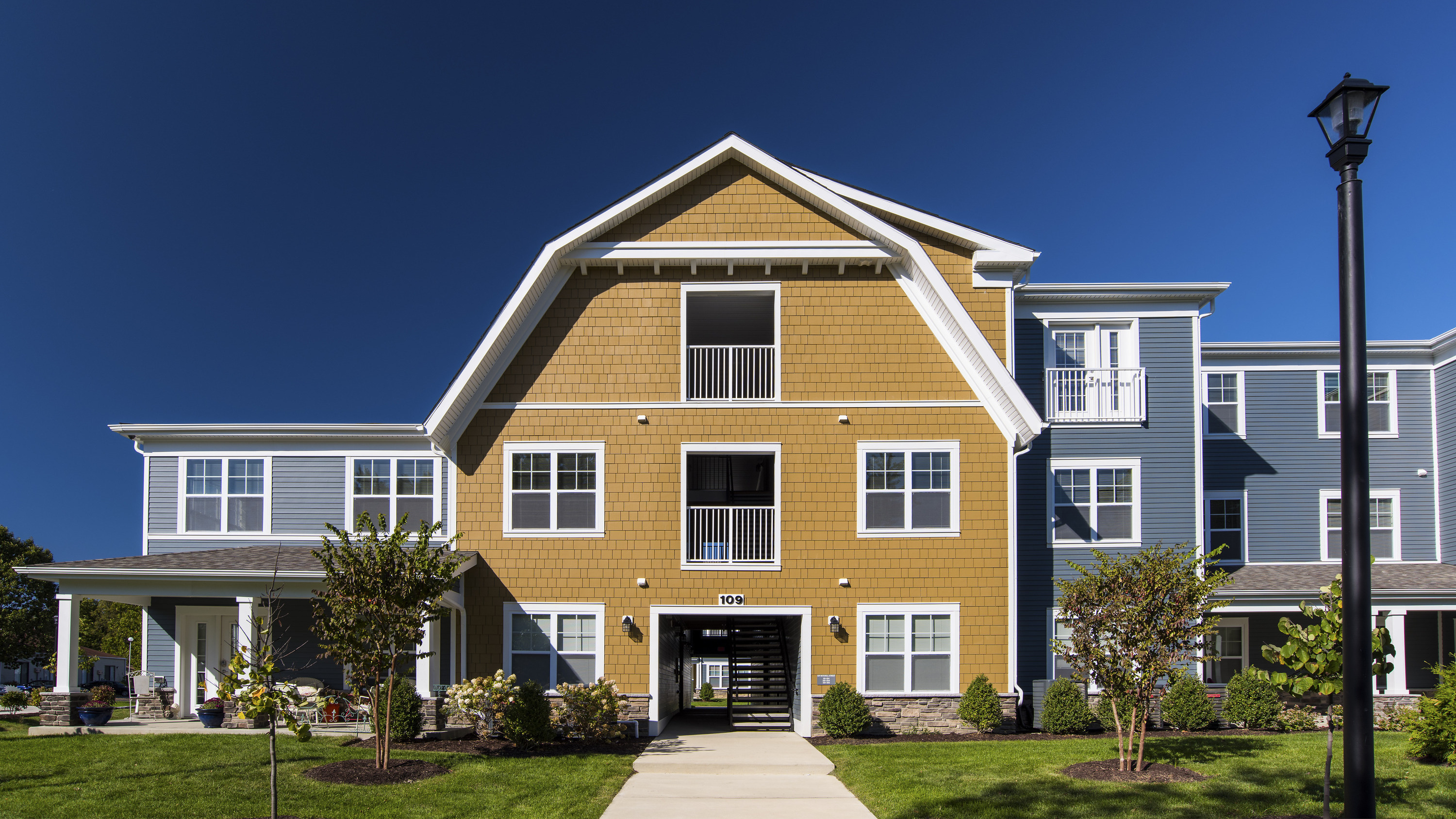 Exterior image of the Riverwoods at St Michaels apartment building in Maryland by Jeffrey Sauers of Commercial Photographics, Architectural Photo Artistry in Washington DC, Virginia to Florida and PA to New England